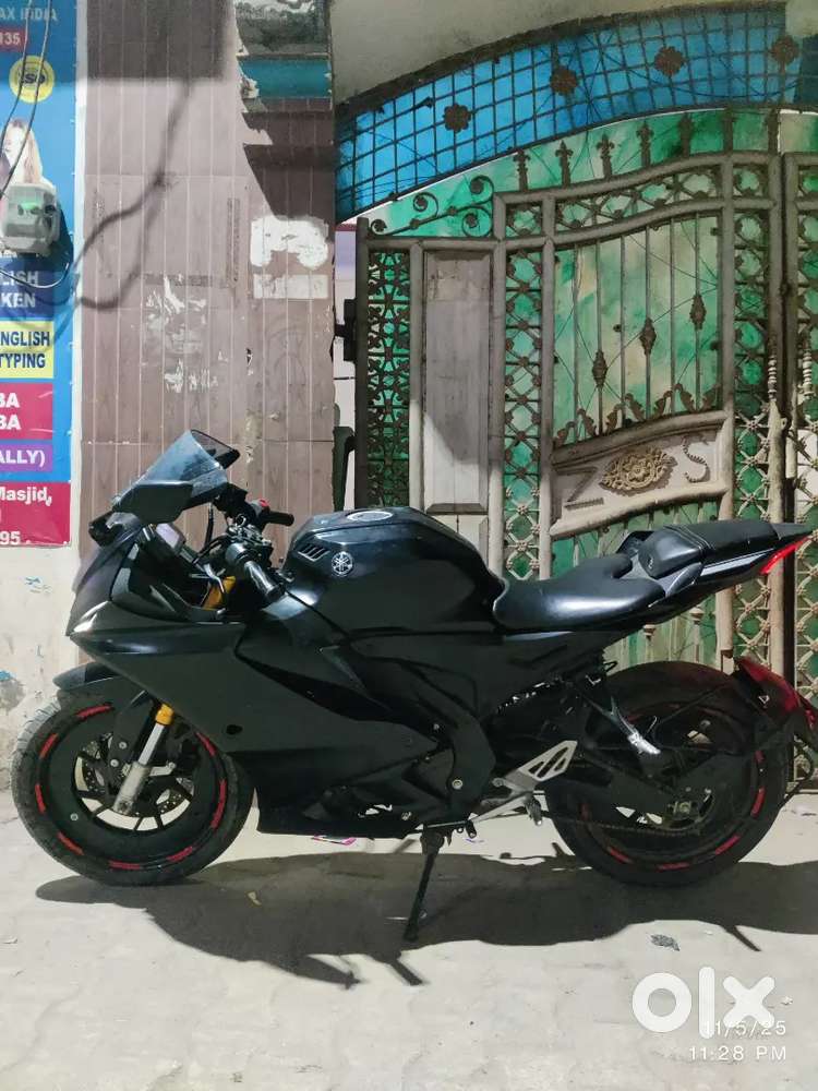 R15 V4 full black colour up12 B 26#6