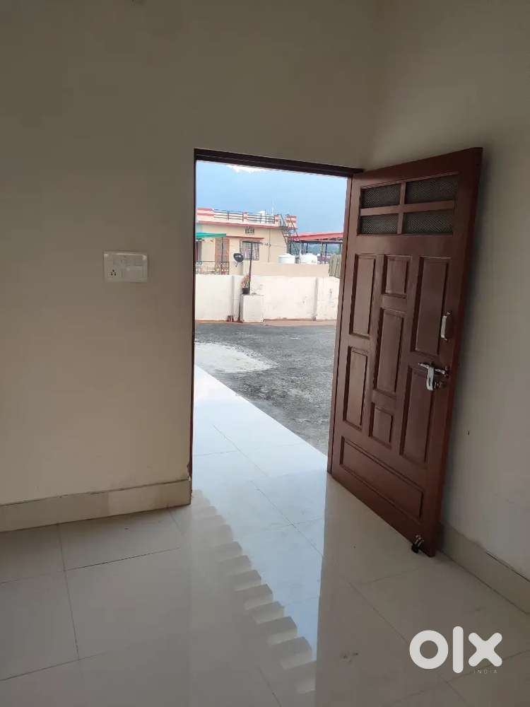 Single room, kitchen and bathroom