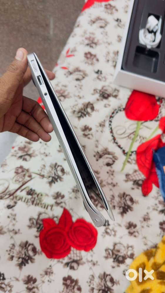 Laptop old macbook no charger only box