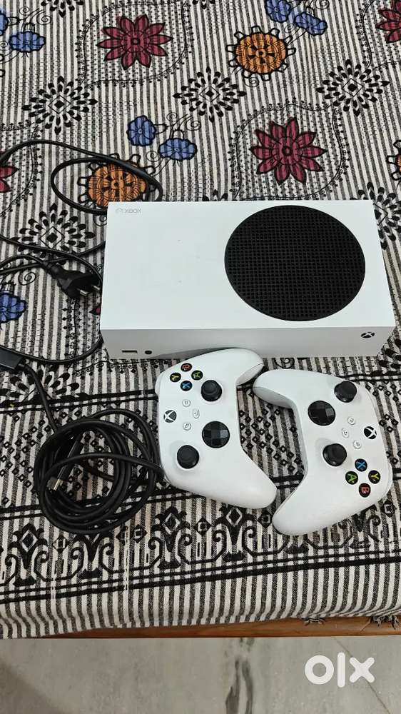 Xbox series s 512gb + 2 controllers new condition x box series s