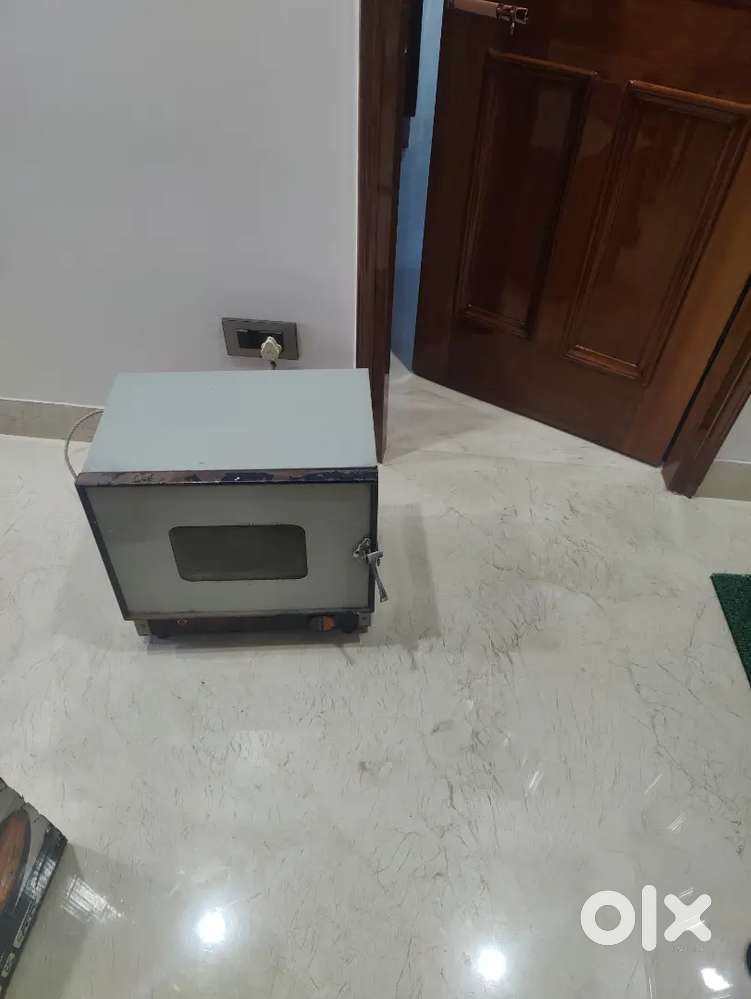 Hot case for patties or tiffin