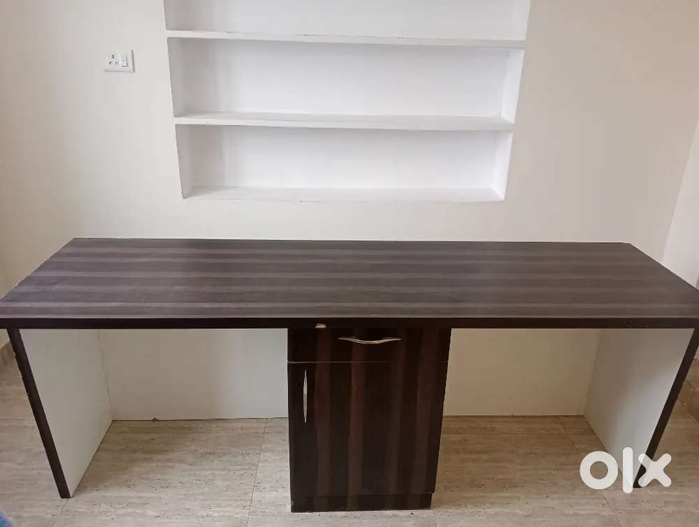 Computer table