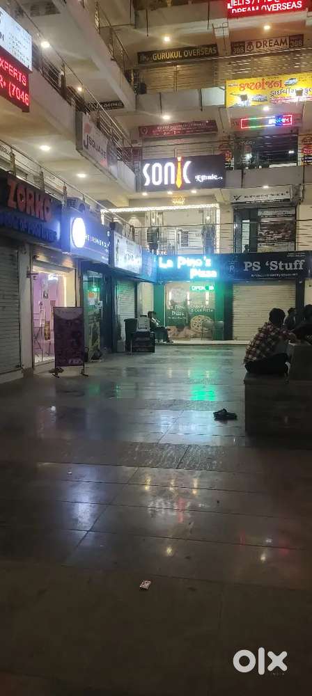 Kitchen Work, Pizza making