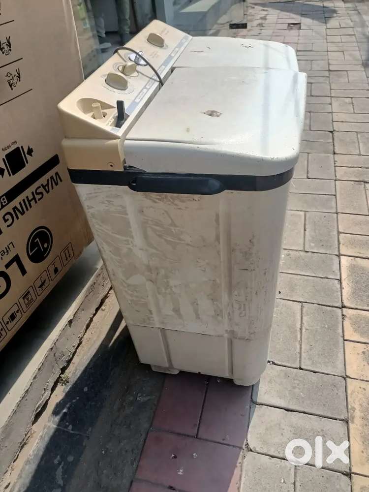 Videocon 6.8 kg semi automatic white colour