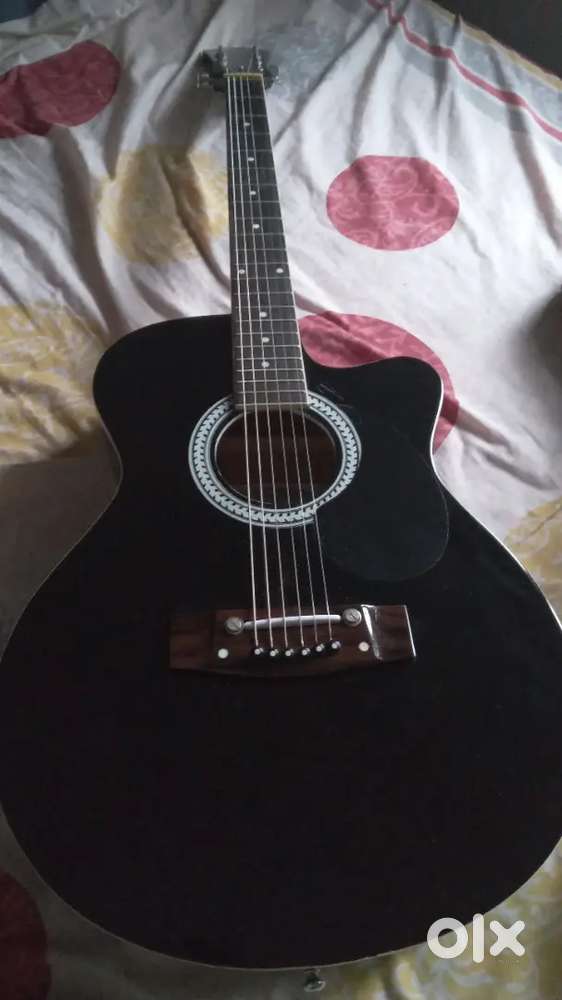 Signature Black Acoustic Guitar – Great Sound & Condition