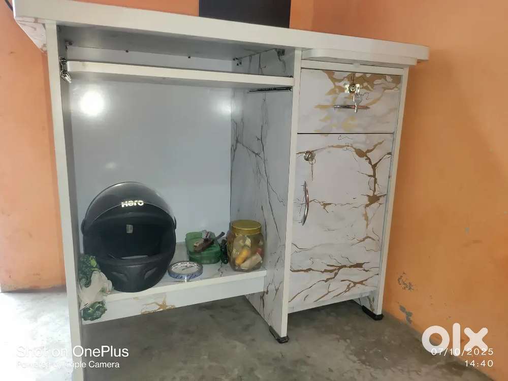 Computer tabal, lanth 90cm,hight 77cm,chowdai 60cm