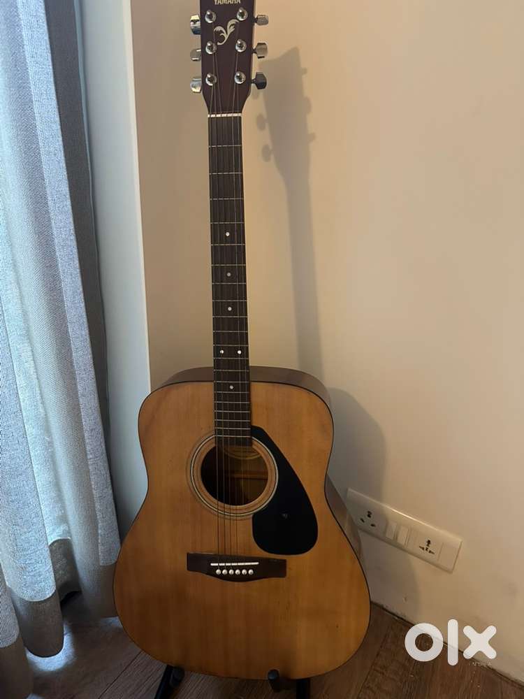 Yamaha F310Natural acoustic guitar