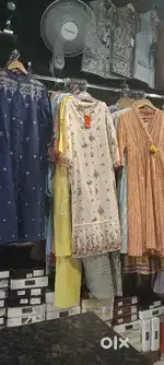 Salman or sale girl required for garmnet store
