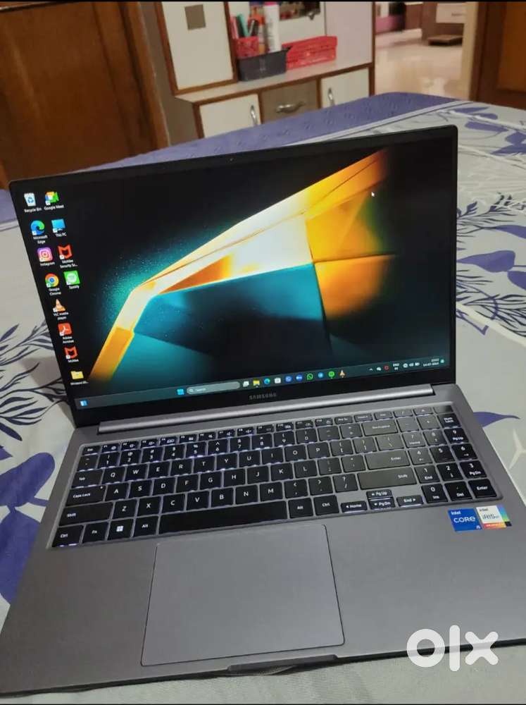 SAMSUNG GALAXY BOOK 4 METAL i5 age 4 month