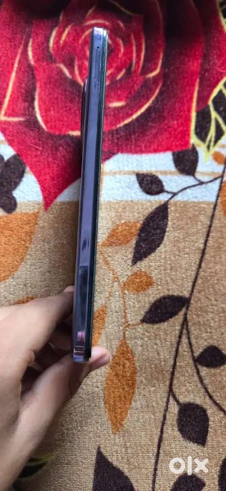 Brand new phone under 1 month good deal