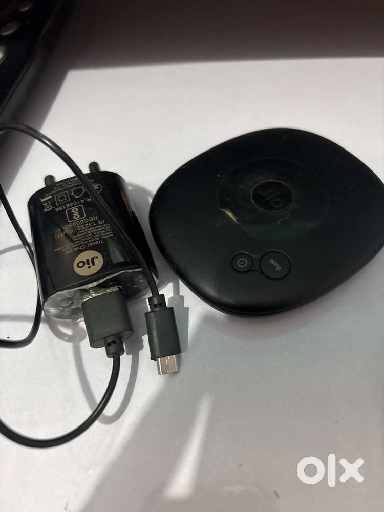 JioFi 4  Portable WiFi Hotspot  Box With Charger  Excellent