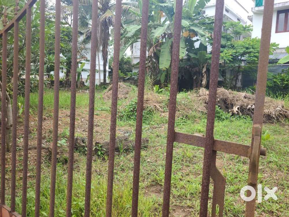 7 Cents of Residential Land in Eroor Puthiya Road.