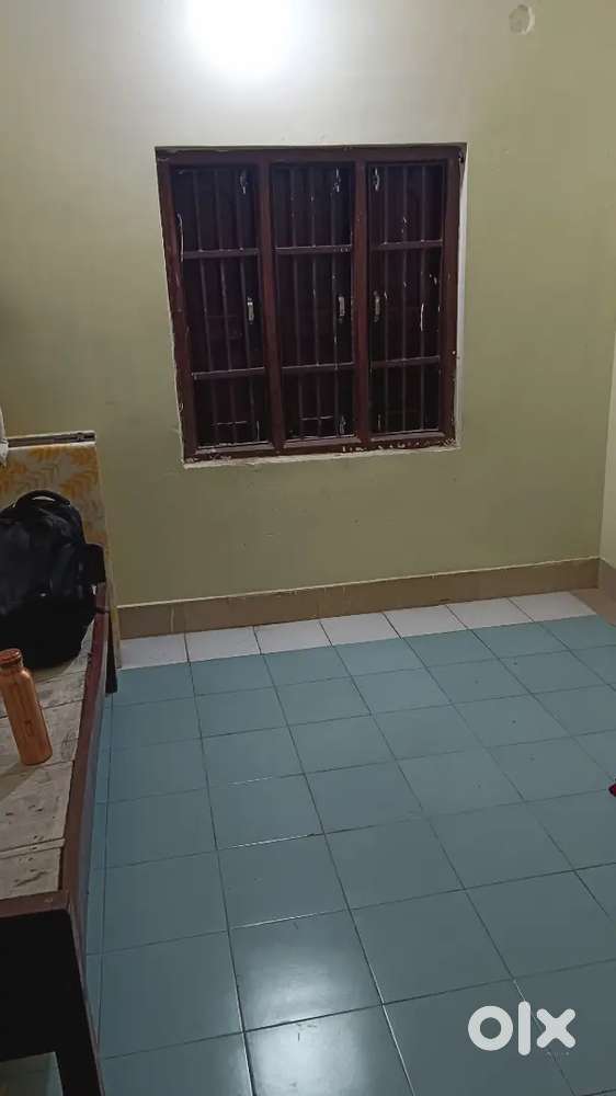 Boy room partner required