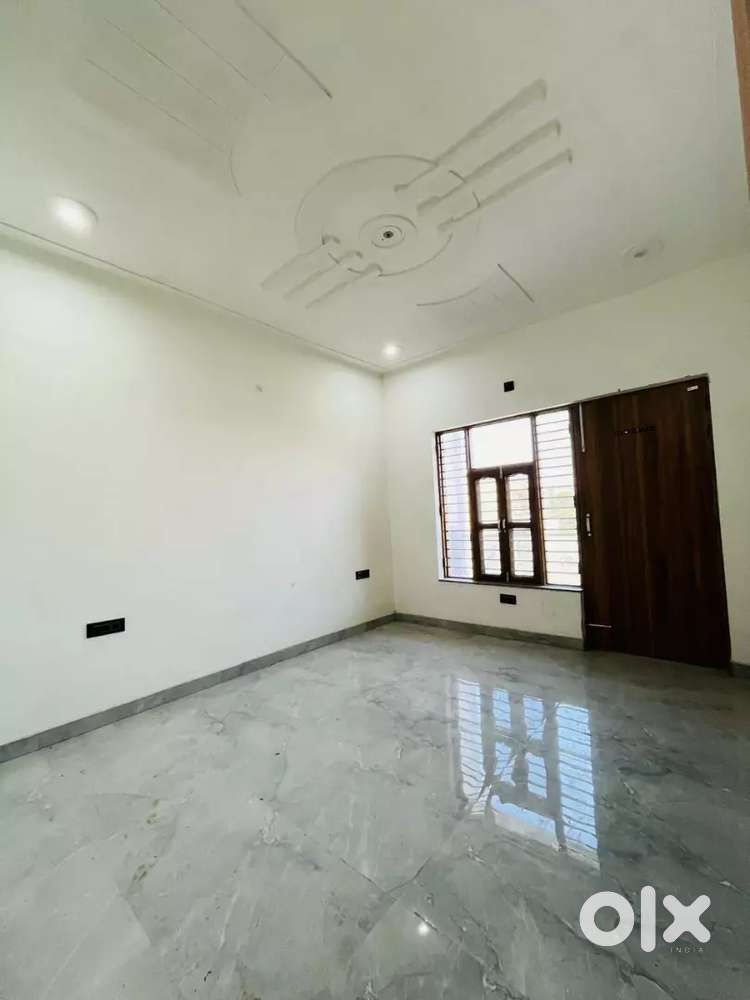 1 room set only बल्लबगढ़ sec 65-64-62 oors available hai