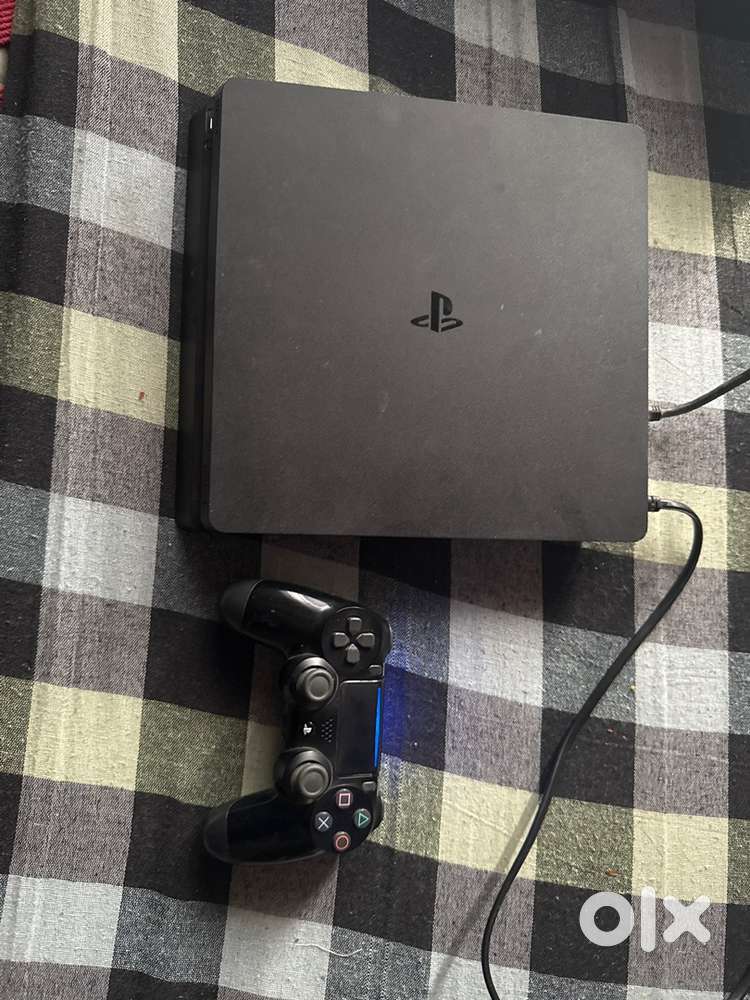 sell ps4 slim 1tb new condtion 2 gemes