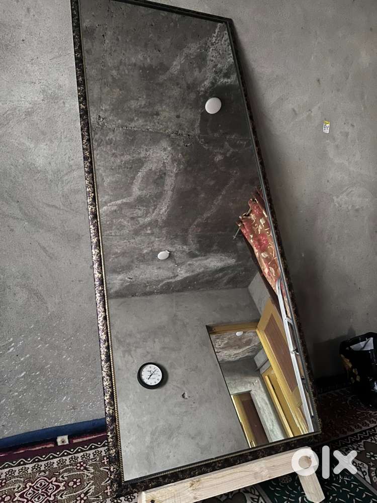 MIRROR WITH WOODEN STAND
