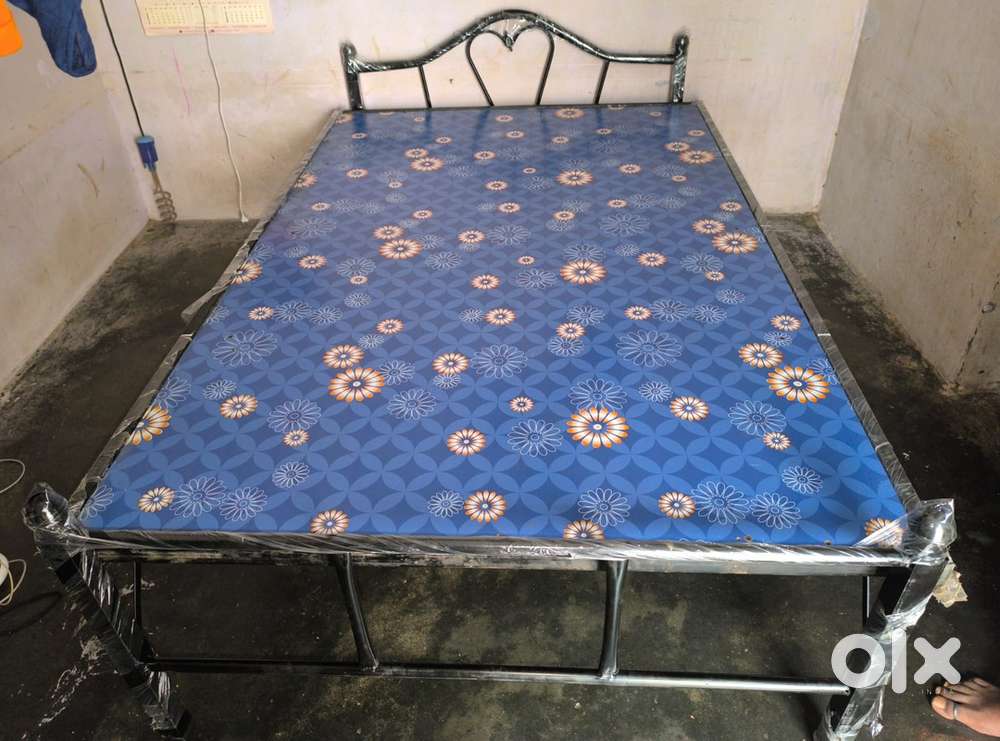 6/4 Simple Steel Double Bed with Plywood Top