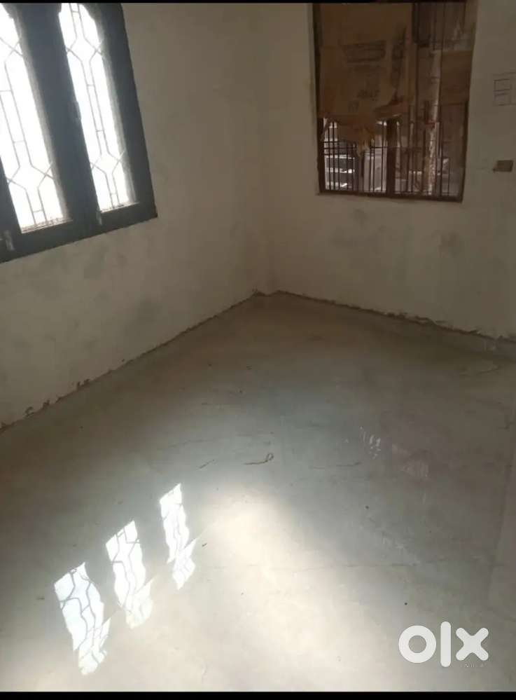 One room available for rent