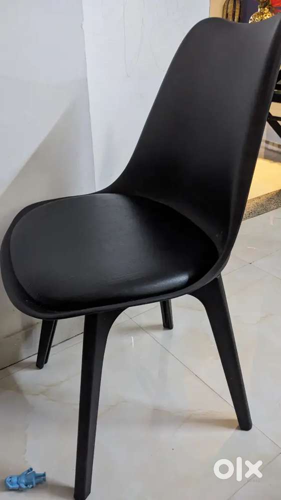 Black chair with Bill