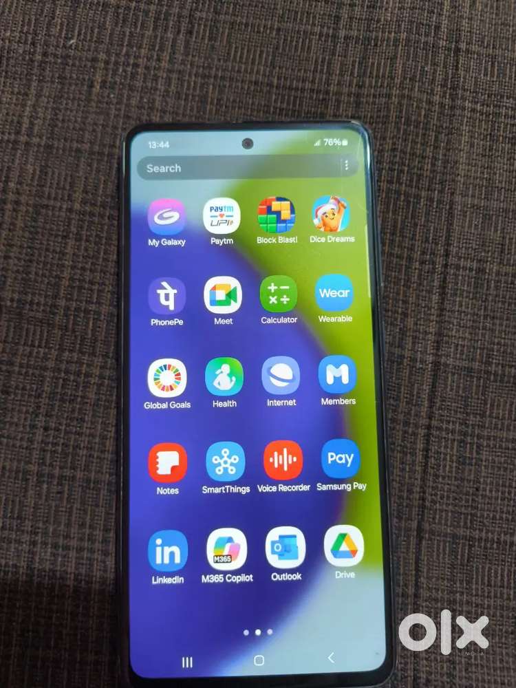28 hazar ka phone  hai 3 sal chala hua  koi dikkt nahi hai