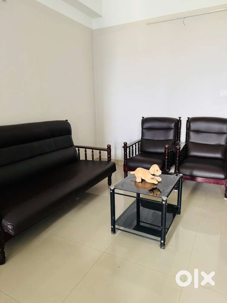 3+1+1 sofa with teapoy