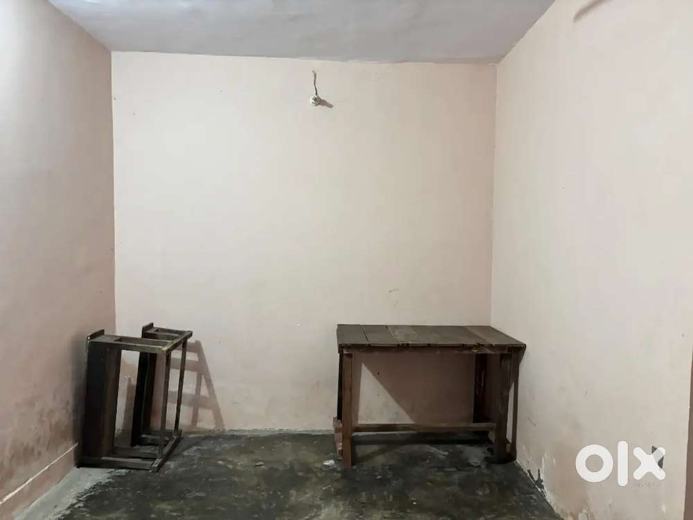 ROOMS AVAILABLE AT 3500 IN GUMTALA. SEPARATE KITCHEN WASHROOM