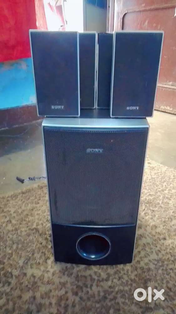 Sony speaker 4 + 1 base 1000 wat all okay original.