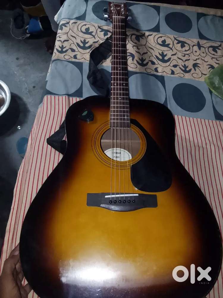 Yamaha Guitar F280