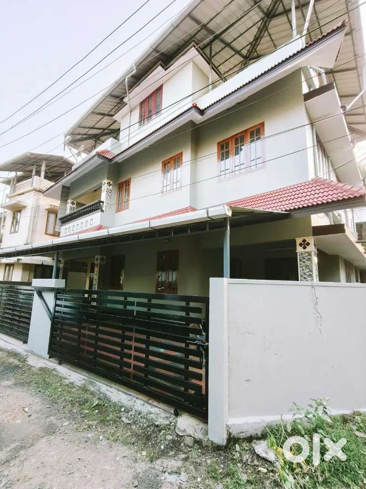 2 Bhk floor ground for rent tripunithura town family only