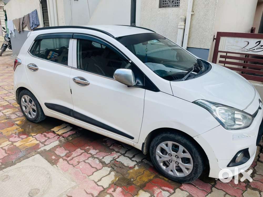 Hyundai Grand i10 2015 CNG & Hybrids Well Maintained