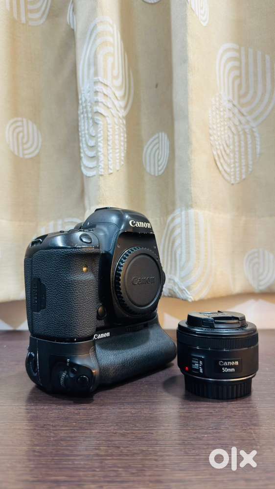 Canon 5D mark iv with 50mm lens