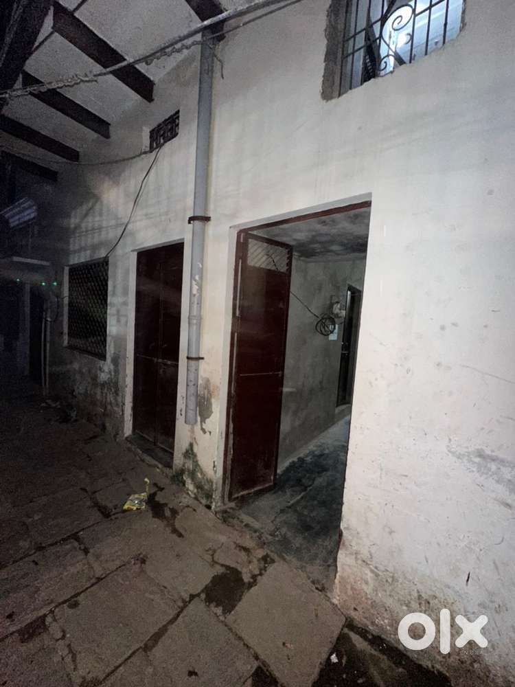 Rent availabe near assi ghat shivala