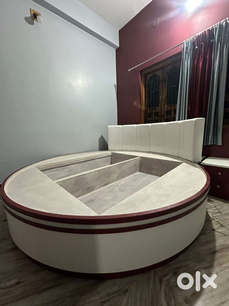 Round  bed