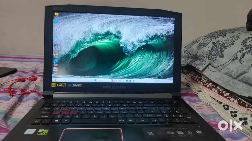 Acer Predator Helios 300 i7 8th Gen GTX 1050 Ti  256 GB SSD+1TB HDD