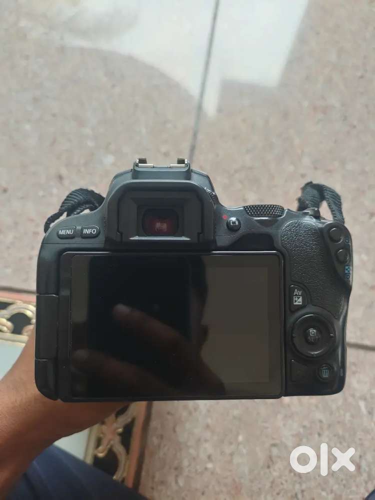 Canon 200d camera