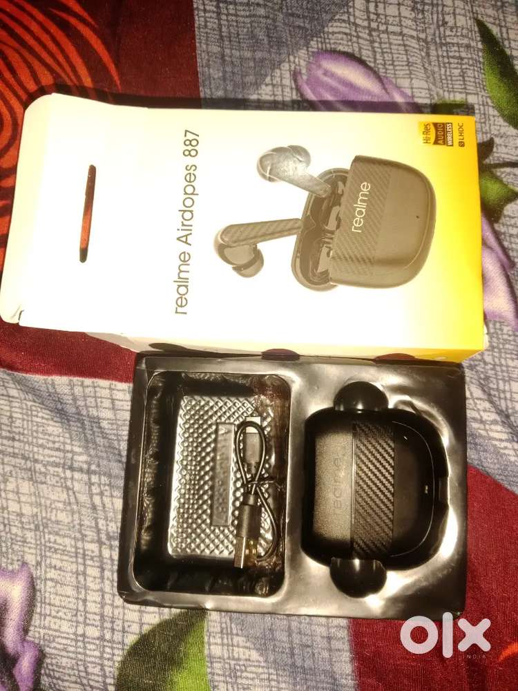 Realme airdopes model 887