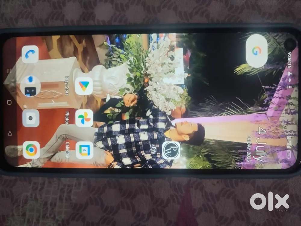 Realme 8s 8 128 5g with fast charging 1 year old