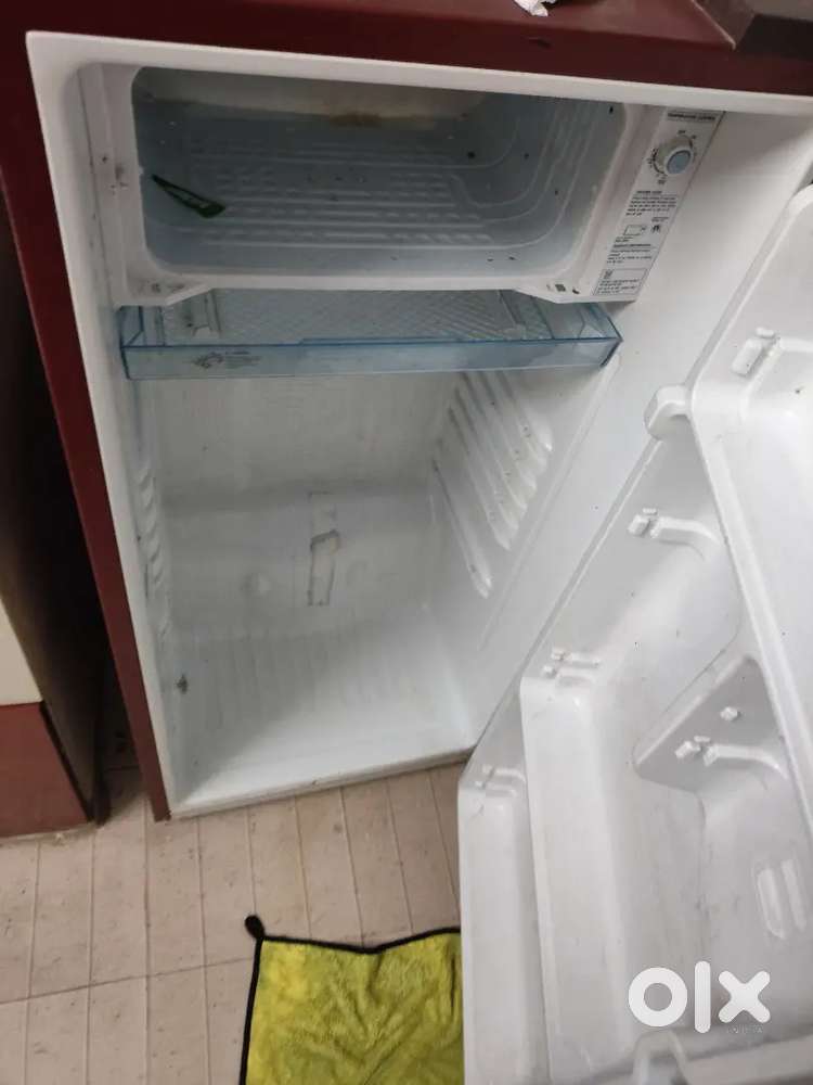 Samsung fridge and maharaja cooler and samsung waching machine.