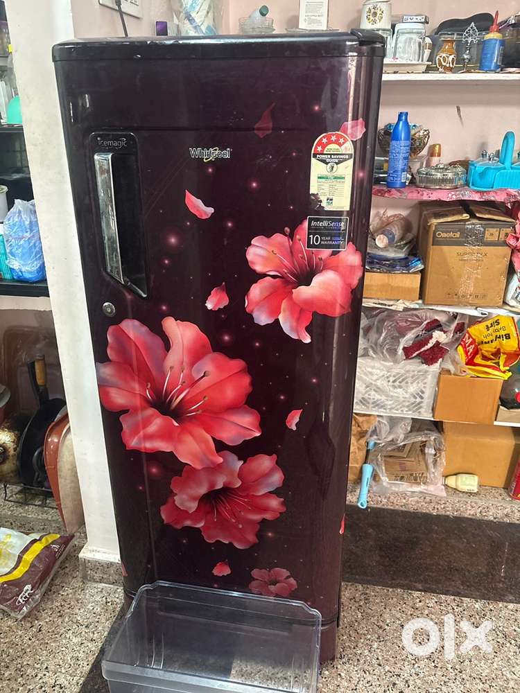 Whirlpool Fridge neat condition.