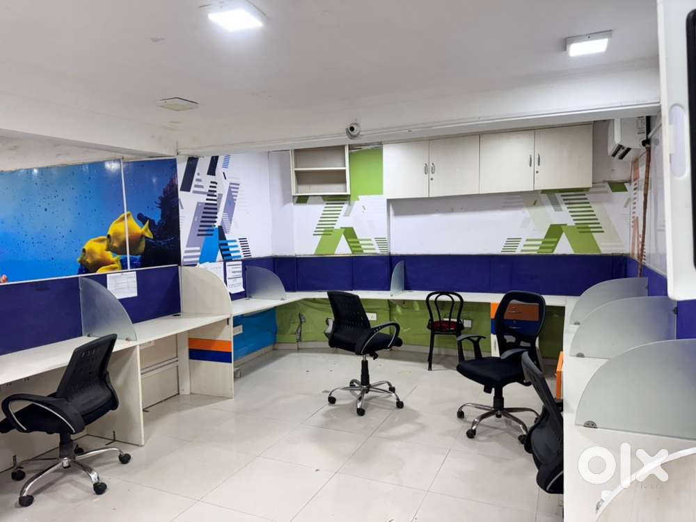 this is 1200 sqft fully furnishd 25 seatr office for rent it park