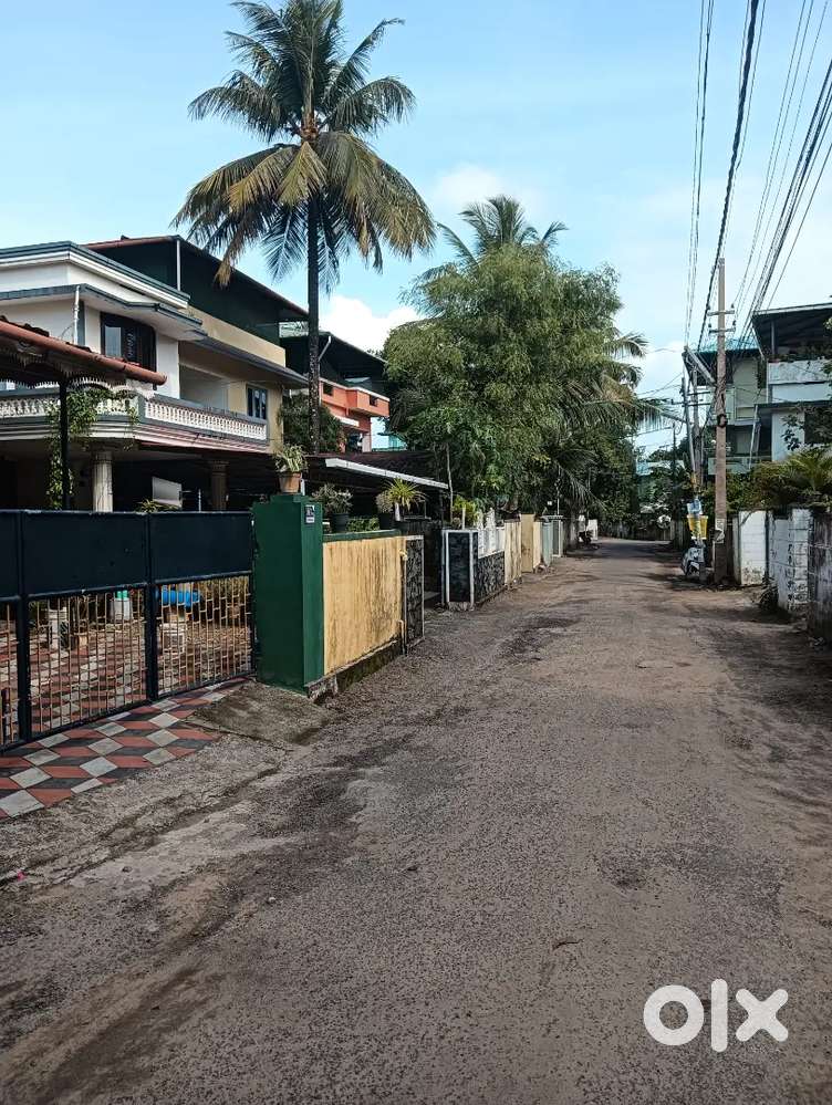 ഇടപ്പള്ളി ടോൾ 1km വട്ടേകുന്നം 5 cent വീട്