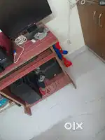 Desk top  with inkjet printer