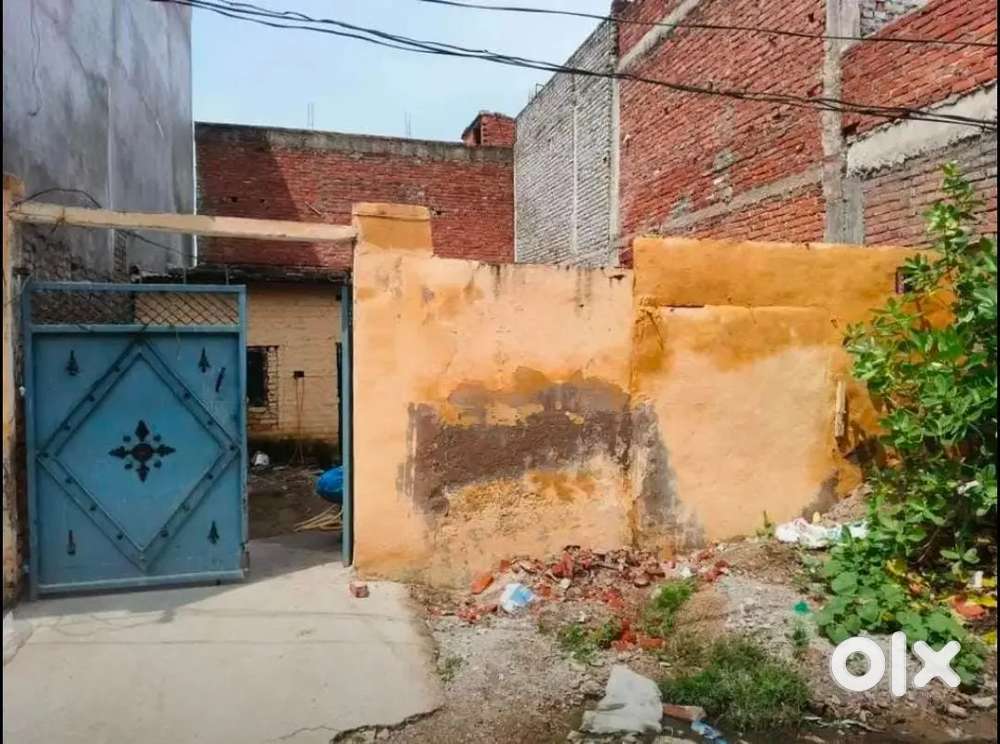 Metro station or hamirpur highway se 500 meter andar hai