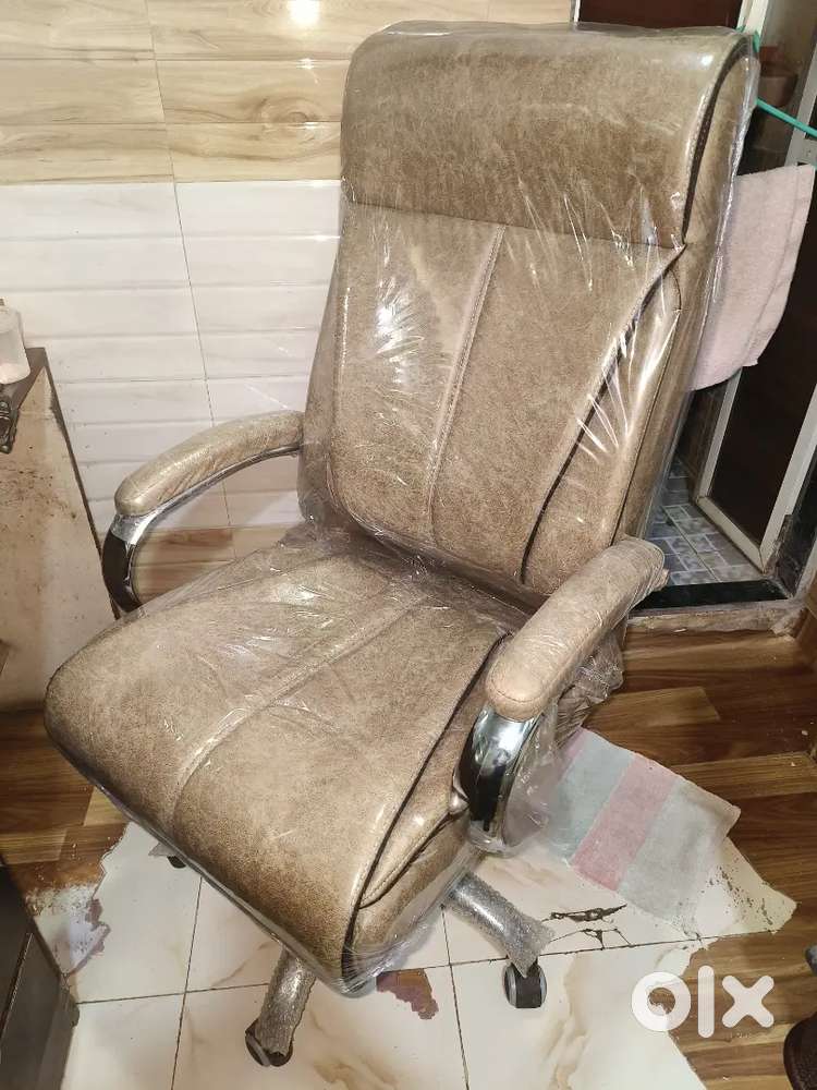 HIGH BACK OFFICE CHAIR