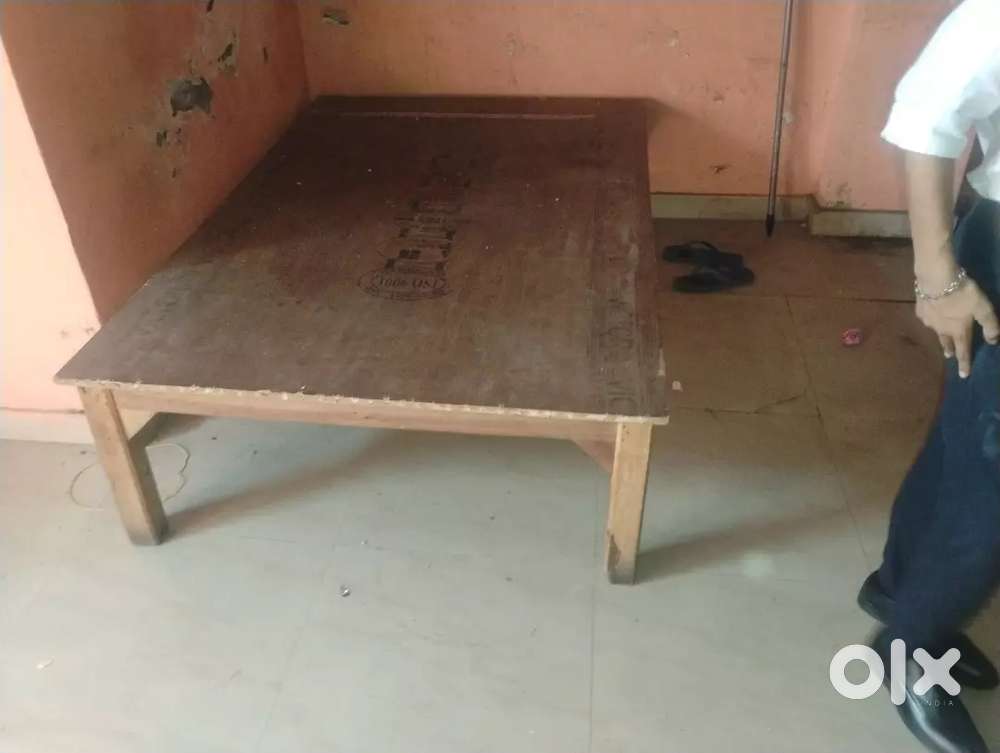 I want to sell my takhat bed.