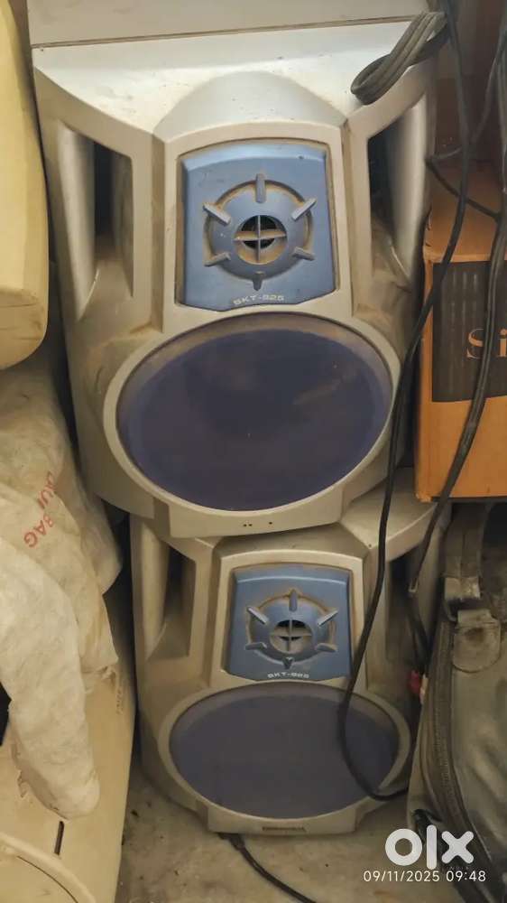 2 speakers for sale