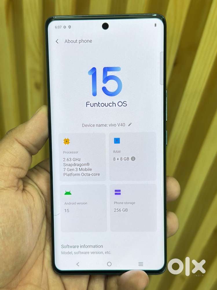 Vivo v40 scratch less phone mint condition