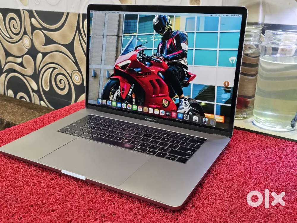 Apple Macbook Pro i9/16/512gb/5.5Gb Graphics 15inch Retina Touchbar