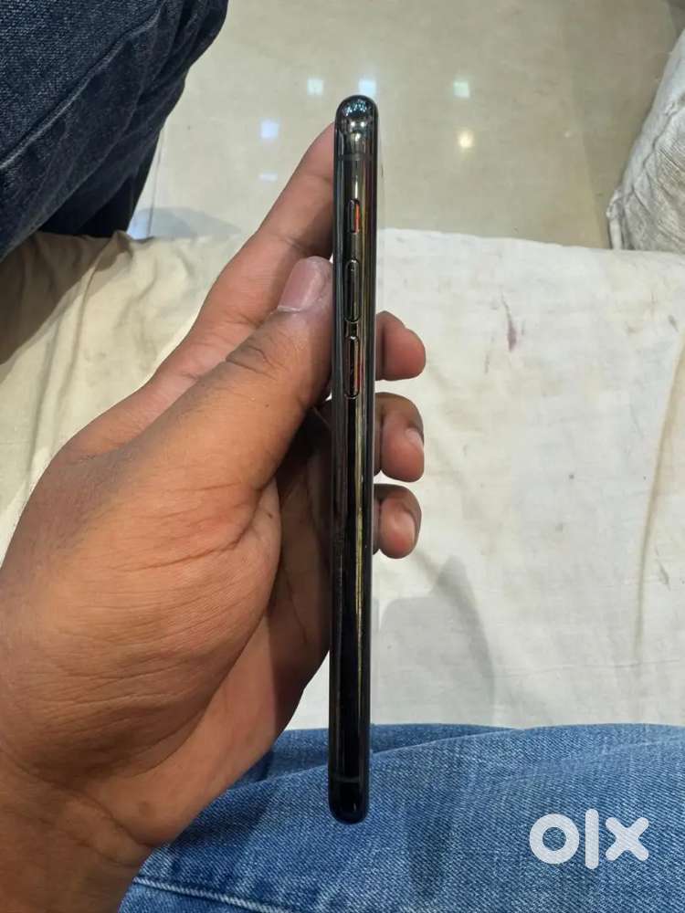 IPHONE 11 PRO IN MINT CONDITION