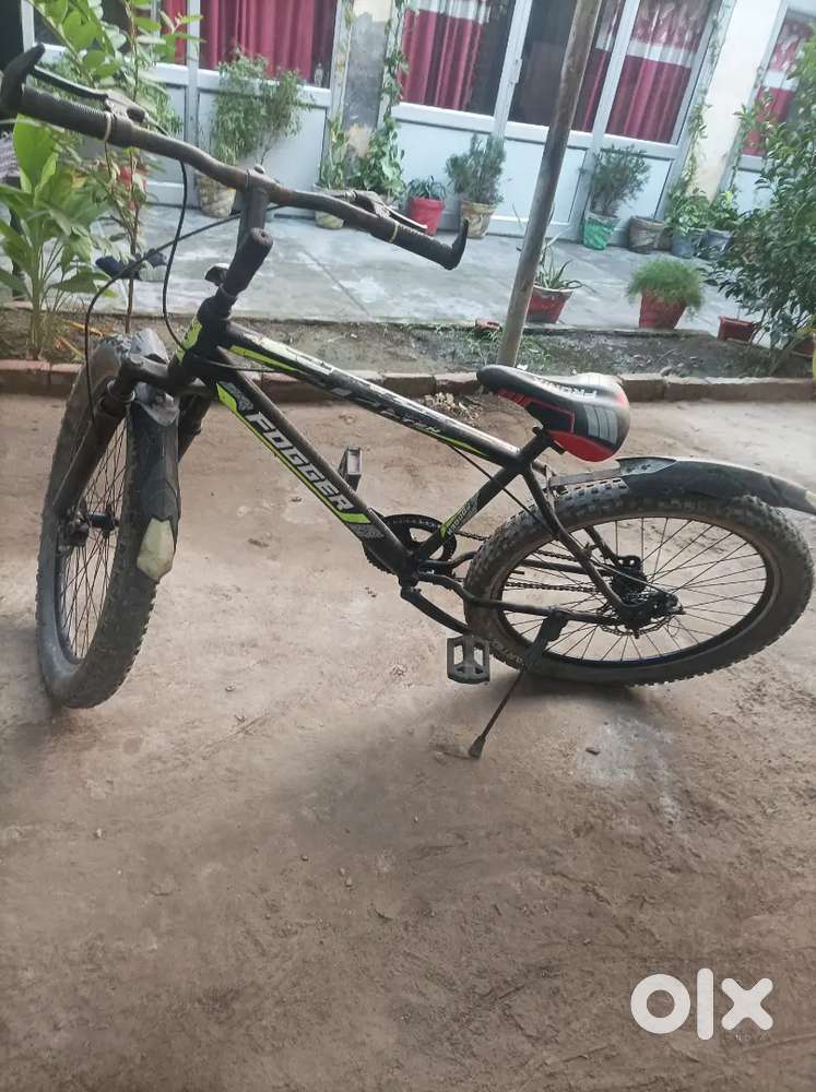 Cycle bhot vadia vv sirf back tyer pencher te front brake nhi chaldi